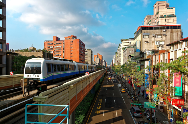 一名网友表示，今下午搭台北捷运淡水信义线，往淡水方向，在台北车站就走走停停，勉强开到圆山。（图／示意图，达志影像）