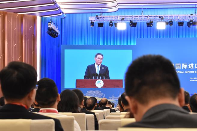 大陸國務院總理李強5日於進博會開幕式上致詞。（陳冠宇攝）