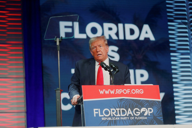 美国前总统川普预料6日在纽约出庭，就浮报「川普集团」房地产和金融资产价值的民事诈欺案作证。(图/ 路透社)