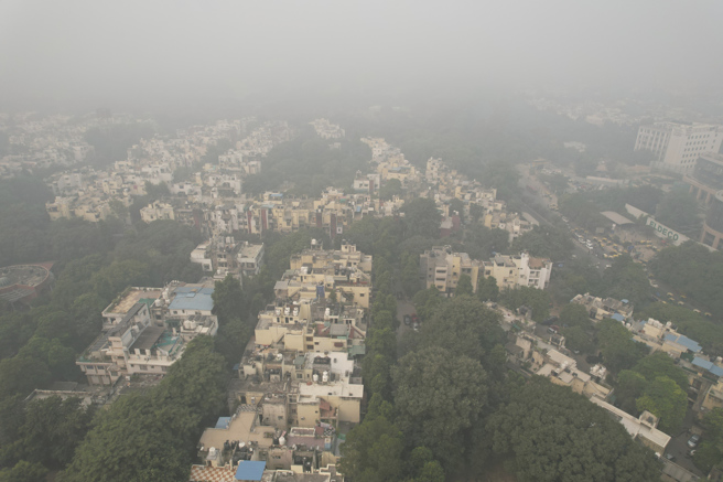 德里首都辖区空气污染程度连日爆表。(图/ 美联社)