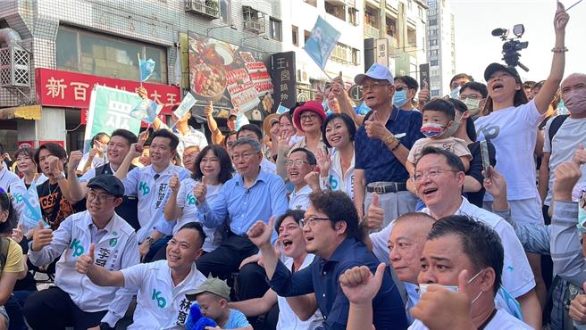 柯文哲高雄竞选总部5日成立。（洪靖宜摄）