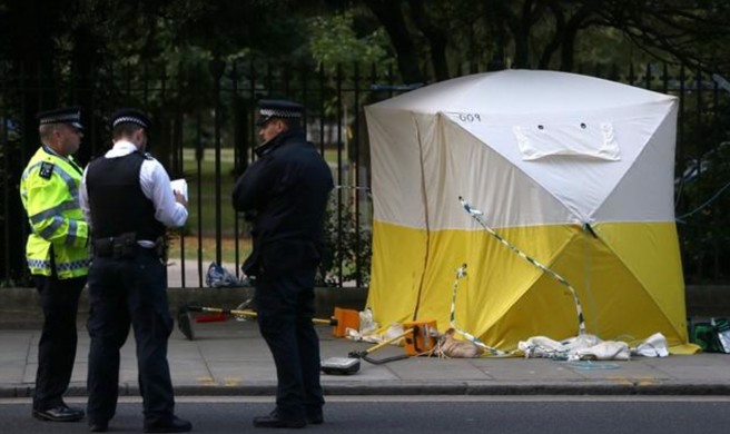 伦敦街友经常搭着帐篷就在路边住下，令伦敦市政府感到棘手。(图/路透社)