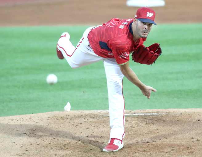 味全龙布里悍。（郑任南摄）