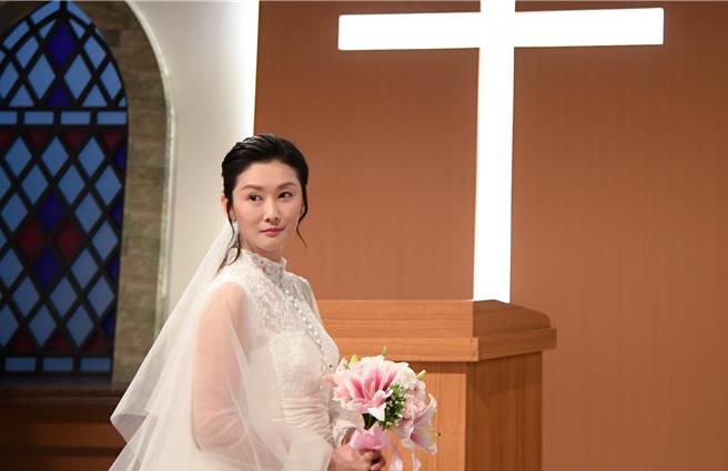 陳珮騏劇中披婚紗再嫁前夫。（三立提供）