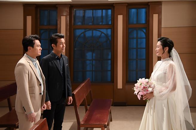 陳珮騏劇中披婚紗再嫁前夫王振復。（三立提供）