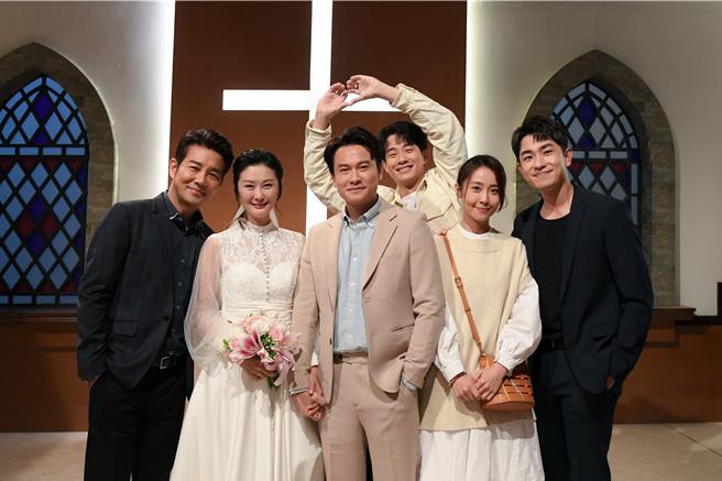 陳珮騏劇中在大家協助下，披婚紗再嫁前夫王振復。（三立提供）