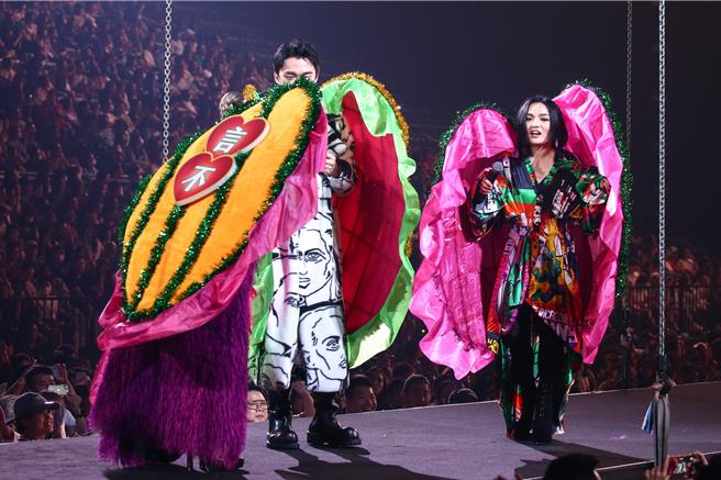 徐佳瑩（右起）5日攻蛋邀HUSH及艾怡良擔任嘉賓。（鄧博仁攝）