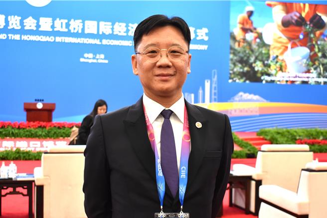 大陸全國台企聯會長李政宏5日出席進博會開幕式時，接受媒體聯訪。（陳冠宇攝）