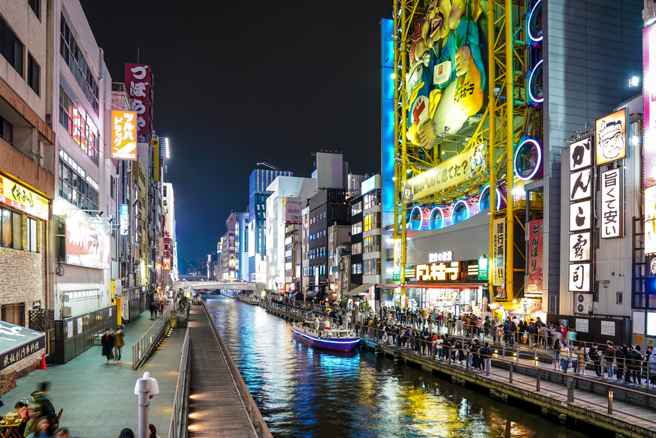 日本职棒阪神虎今晚夺下「日本一」，大批球迷聚集在大阪闹区庆祝。（示意图/shutterstock）