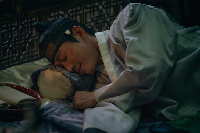 南宫珉为救安恩真负伤。（HamiVide提供）