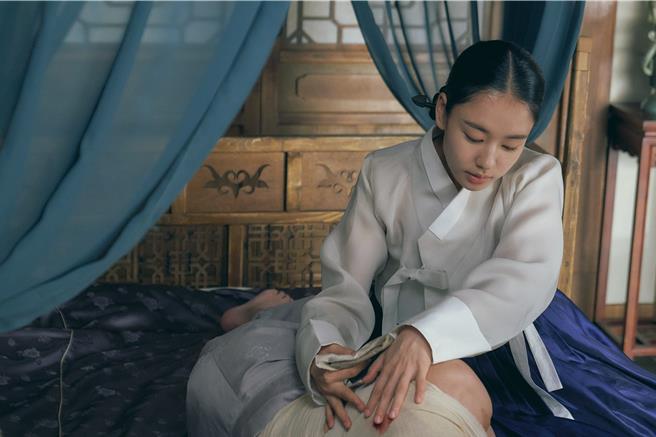 安恩真贴身照顾南宫珉。（HamiVide提供）