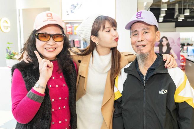 孝顺的琳妲几乎都把积蓄花在家人身上，现在目标则是买房孝敬妈妈。（图／琳妲提供）