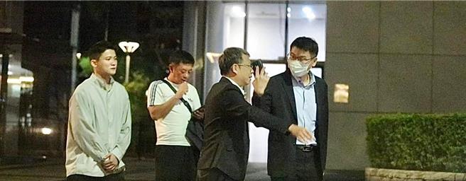 国民党台北市议员徐巧芯5日爆料，陆委会副主委梁文杰10月27日晚间进入招待所，随后一群辣妹也进入同处，疑似是有女陪侍。（摘自徐巧芯脸书／刘彦宜台北传真）