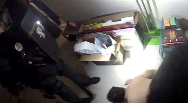 刑事局中打8月间搜索苗栗、新竹地区，逮获10名诈骗集团犯嫌。(警方提供)