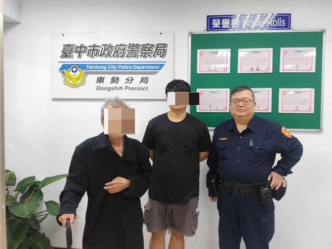 廖姓男子从桃园赶到东势派出所，将迷途的阿公带回家。（警方提供）