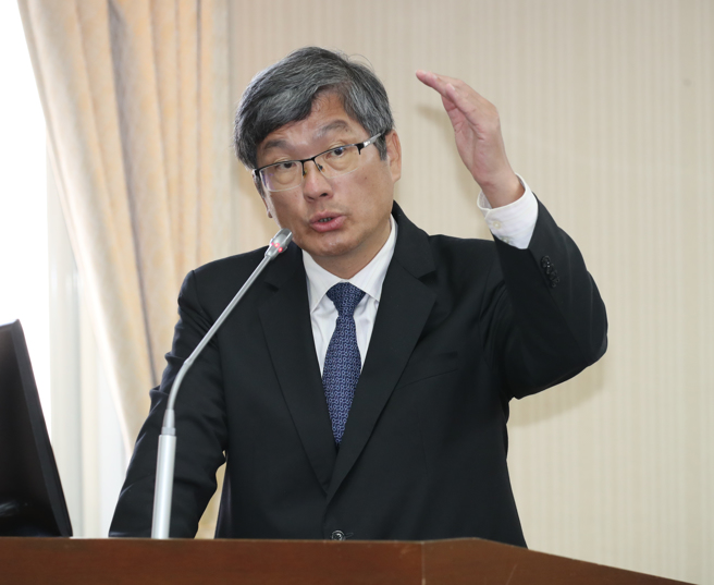 立法院內政委員會6日審查113年度中央政府總預算案關於客家委員會及所屬部分，客委會主委楊長鎮（圖）列席備詢。（劉宗龍攝）