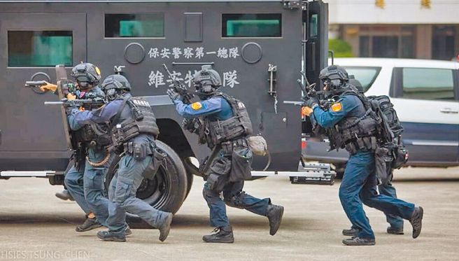 绿扁帽部队将秘密来台，协训警方「特战模式」反恐作战，图为警政署维安特勤队训练画面。(中时资料库) 
