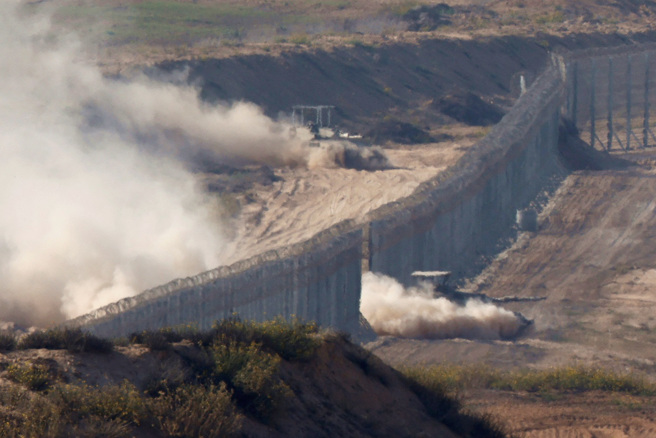 以色列媒体引述以国政府预估，以哈战争若持续一年，总成本将达1.6兆台币。图为以军战车越界进入加萨。（图／路透社）