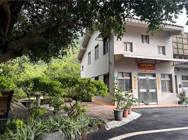 副总统赖清德老家违建，凸显矿物权废止后，建物后续使用争议。经济部地矿中心表示，将配内政部来做通盘检讨。(图／民眾提供)