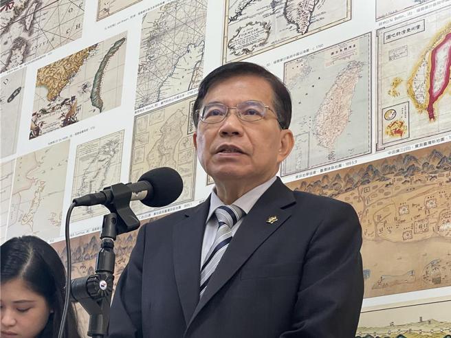 交通部长王国材表示，目前两岸共有10个直航点＋13个包机点，未来旅客运量上升稳定后，原包机点可转为直航点，而不在10个直航点13个包机点范围内有观光需求也可讨论。图／蔡亚桦摄