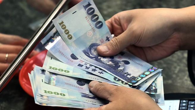 一名网友表示，日前有超商业者想承租老家的透天，让许多网友羡慕喊「赚翻了」，以后只要睡饱数钱就好。(资料照)