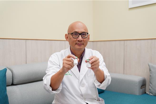 中國醫藥大學新竹附設醫院癌症中心主任鍾智淵說，外泌體治療適合免疫失調、退化性疾病及皮膚或是禿頭的患者。（羅浚濱攝）