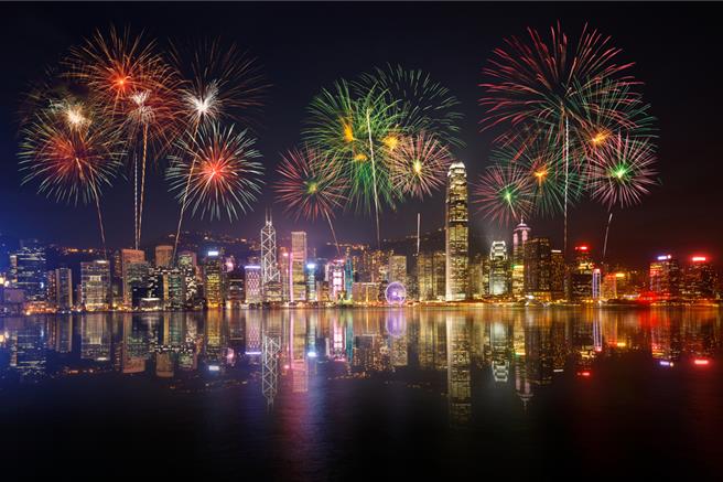 易飞网旅展4天跨年系列商品销售表现以「香港自由行3／4日」夺冠，香港维多利亚港绚烂烟火表演成为旅客出游首要吸引力。(易飞网提供)