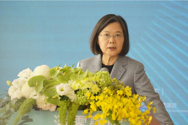 蔡英文總統6日出席淨零學院揭牌儀式時表示，2050淨零轉型已成全球共識，台灣正逐步完善相關環境，攜手淨零學院，將減碳觀念從各方面落實。（任義宇攝）