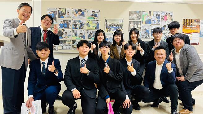 台南市柳營區敏惠醫專今年特別帶領15名師生，前往日本福岡博多醫療專門學校，進行牙體技術的專業學習和交流。（敏惠醫專提供／張毓翎台南傳真）