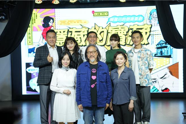 赖声川6日率新喜剧《隐藏的宝藏》主演范瑞君、周姮吟、朱德刚、李劭婕、宋少卿、张静之、李辰翔一起出席记者会。（表演工作坊提供）