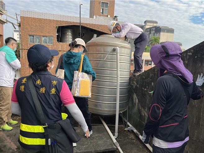 台南市本土登革熱病例數雖已連續5周持續下降，但為加快疫情下降速度，市府將持續加強高風險場域巡檢稽查等各項防治力道。（登防中心提供／洪榮志台南傳真）