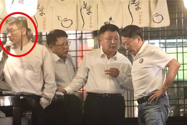 立委陳琬惠5日接獲爆料指出，陸委會副主委梁文傑（左一）在新潮流高層飲酒趴，完全不顧旁人眼光，肆無忌憚地使用吸食加熱菸。（陳琬惠提供）★中時新聞網關心您：吸菸有害健康！