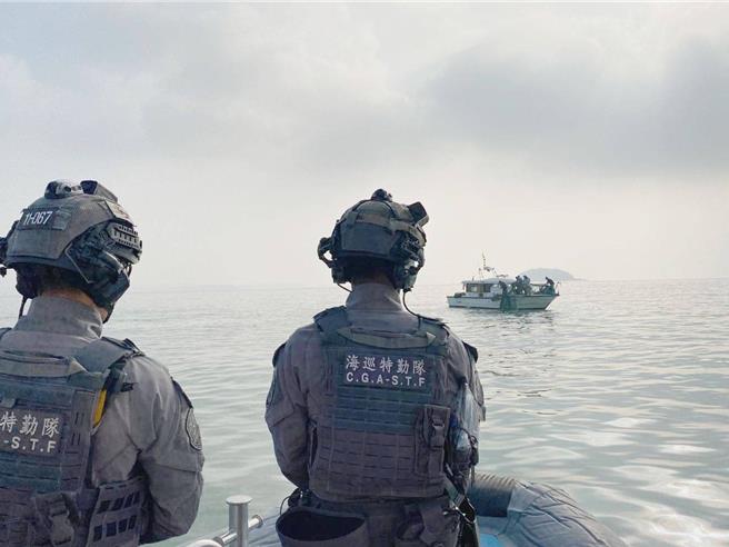 金門海巡隊爲悍衛我國漁業資源，於本月3日及今（6）日聯合縣政府共同前往猛虎嶼周邊海域執行護漁工作。（海巡署提供）