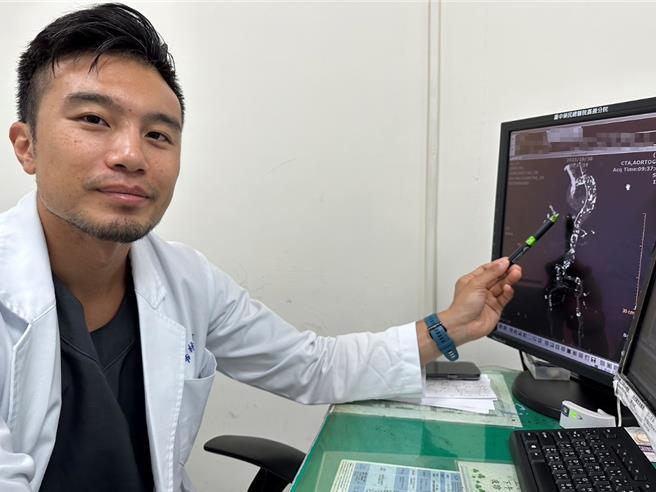 台中榮總嘉義分院心臟外科醫師林伯翰表示，心絞痛、心肌梗塞是最常見的冠心病，也是形成猝死主要原因，在醫學界素有「沉默殺手」之稱。（台中榮總嘉義分院提供／呂妍庭嘉義傳真）