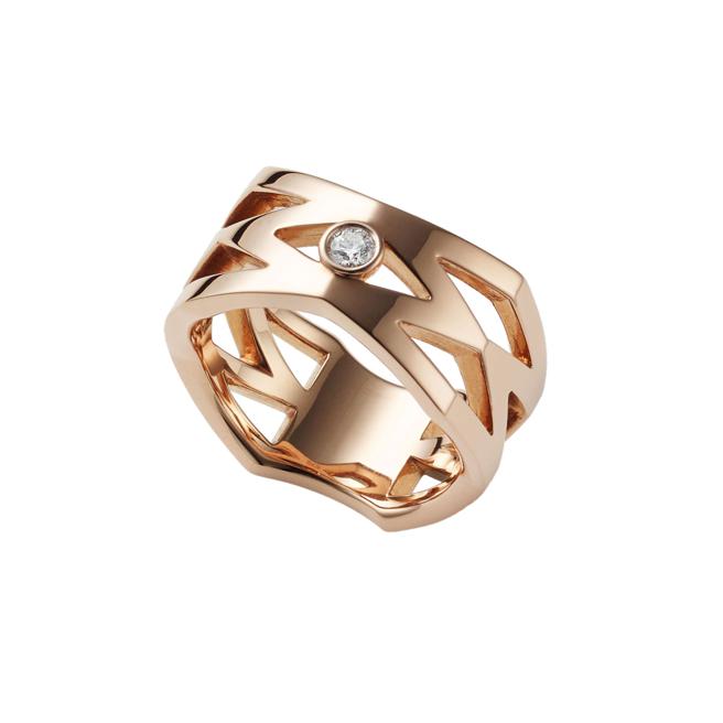 MIKIMOTO的M Signature系列鑽戒，粉紅金鑲鑽，約 9萬7000。（MIKIMOTO提供）