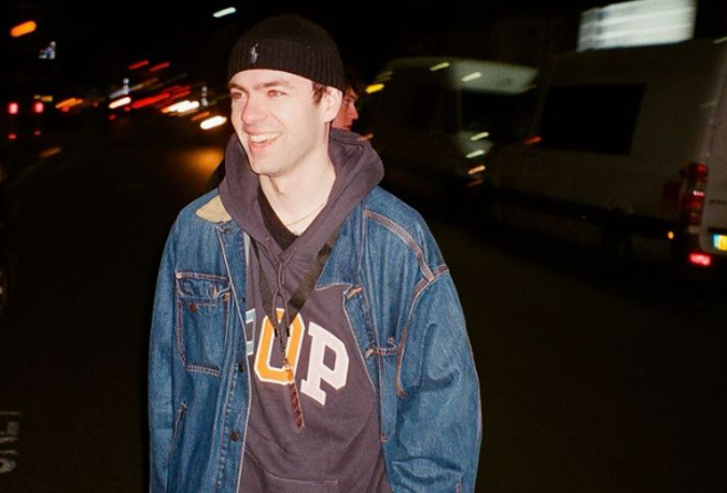 英国独立乐团「夜间咖啡馆（The Night Café）」主唱兼吉他手肖恩马丁（Sean Martin）骤逝。（图／翻摄自夜间咖啡馆IG）