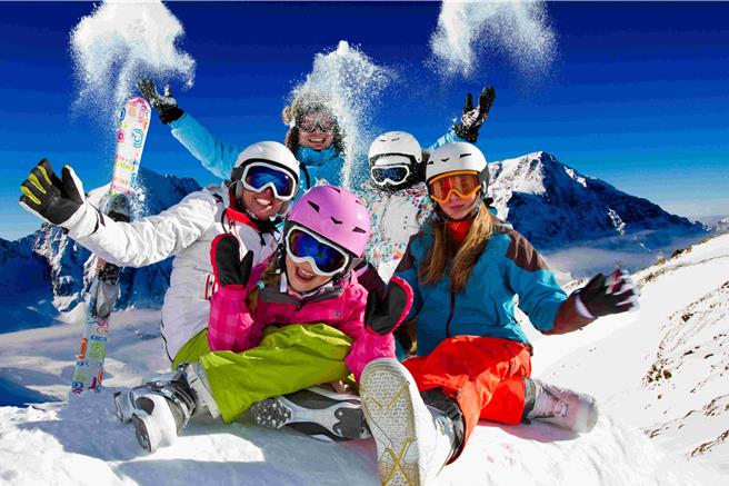 與去年相比，易飛網含線上及實體總業績成長逾3倍，旅客詢問多以過年寒假及冬季行程為大宗，韓國滑雪行程詢問度高。(易飛網提供)