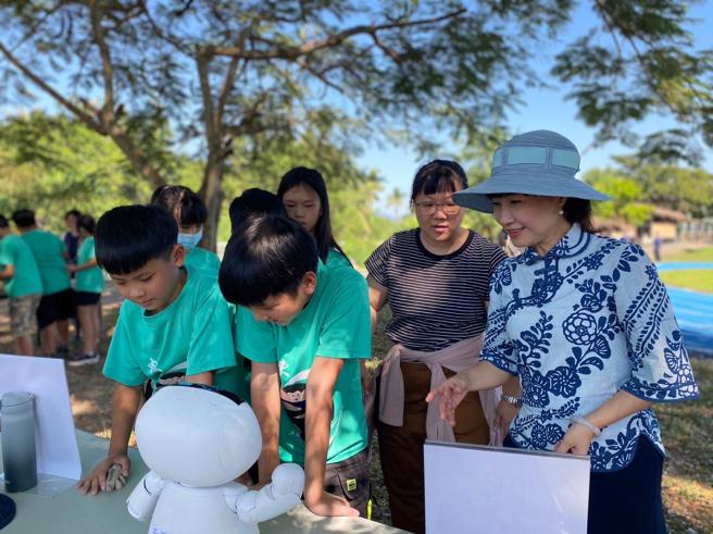 不同语言、不同文化的温度，可以加深记忆学习，并接轨国际语言学习趋势。（图／高雄市客家事务委员会）