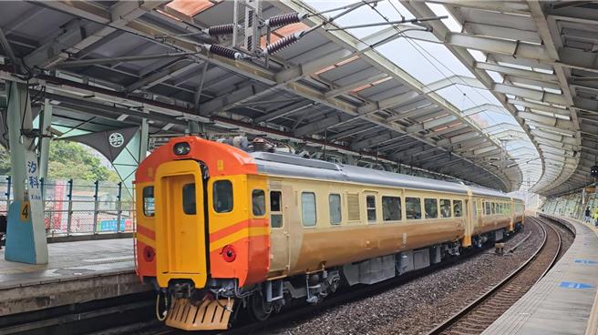 EMU100型自強號11月12日將從彰化開行至田中站進行展示。（台鐵提供／蔡亞樺台北傳真） 