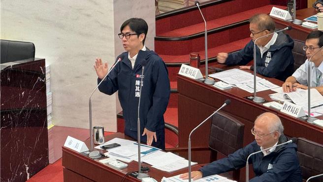 高雄市长陈其迈表示，台农、信兴拒绝说明及提供蛋的来源、去向，因此高市是6都开罚最重，并移送检调彻查。（柯宗纬摄）