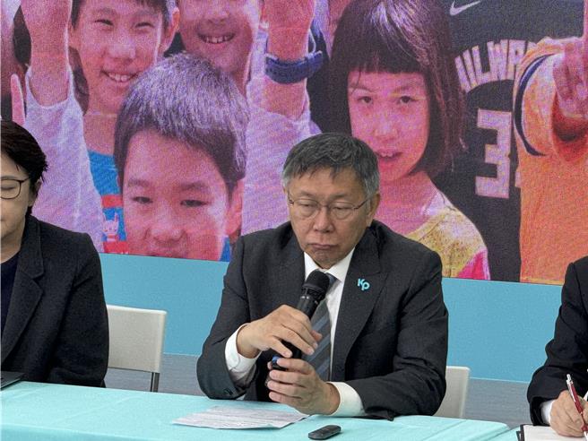 2014年曾幫民眾黨主席柯文哲助選的前新黨立委姚立明，今接下民進黨總統參選人賴清德競總主委一職。柯文哲今回應，這證明姚能力不錯，而姚算是英系的，因此判斷賴清德有政治上的考量。（李奇叡攝）