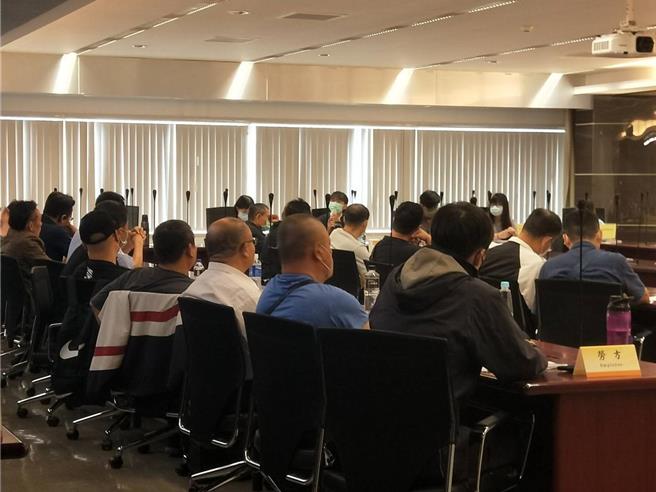 针对四方电巴劳资纠纷，台中市劳工局7日召开第2次调解会议，但资方未出现，调解宣告不成立。(台中市府提供)