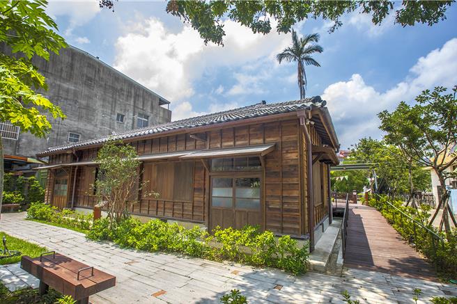 新竹縣北埔鄉「龍瑛宗文學館」開幕營運3年，獲第24屆國家建築金獎3個獎項。（羅浚濱攝）