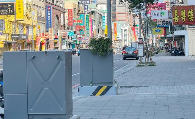 针对变电箱体无法迁移、缩小或下地，郑光宏建议至少要彩绘、美化。（郑光宏提供∕吕妍庭嘉义传真）