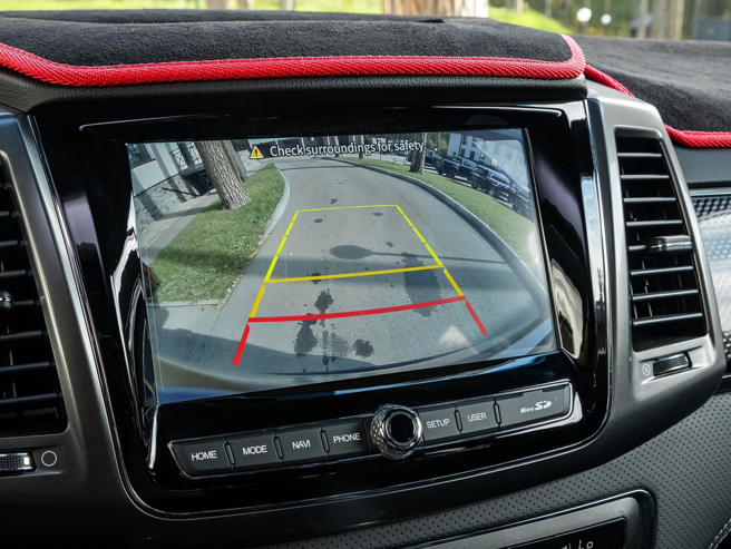 现代人开车更依赖倒车显影与环景功能。（图／shutterstock）