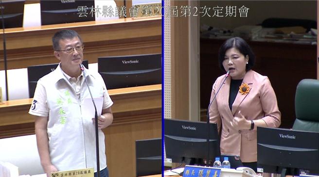 雲林縣長張麗善（右）回答民進黨籍議員蔡永富質詢時表示，「我們不能在這個階段選擇忘記，我們應該要記起以前你們所走過的路、說過的話」。（周麗蘭翻攝）