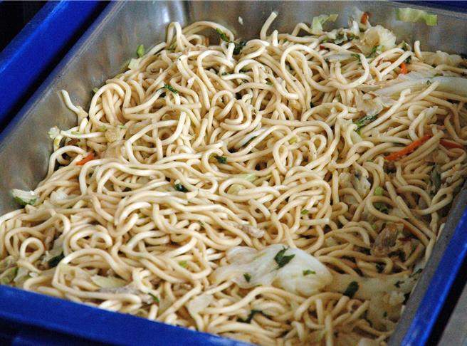 屏东县议员黄明贤批评学校营养午餐难吃，希望调整价格，让美味与营养兼具。(林和生摄)