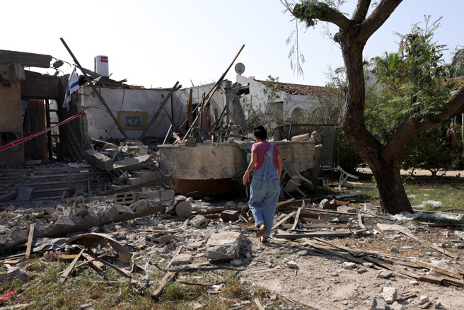 哈玛斯控制的加萨走廊卫生部今天公布，以军对加萨持续轰炸的累计死亡人数已破1万。(图/ 路透社)