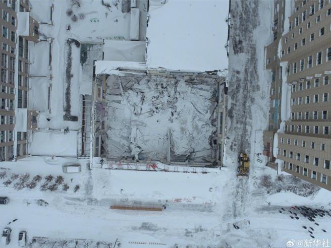 新建3年安检3月黑龙江桦南体育馆暴雪坍塌初中生3死，纪监调查。（新华社）