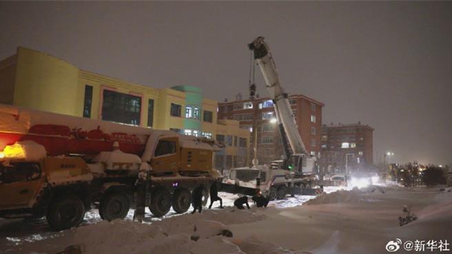 新建3年安检3月黑龙江桦南体育馆暴雪坍塌初中生3死，纪监调查。（新华社）